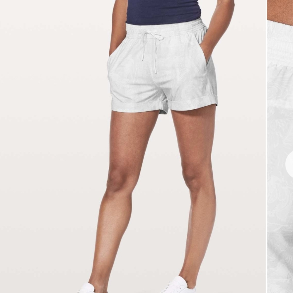 Lululemon shorts size 6